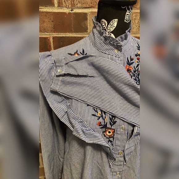 Blouse Ruffle Neck Floral Embroidered - Picture 6 of 7